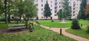 Vonkajšia záhrada v ubytovaní Modern, comfortable apartments near the metro