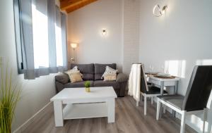 Telewizja i/lub zestaw kina domowego w obiekcie Apartamentos Aranda