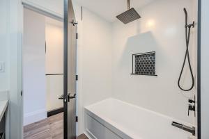 Ένα μπάνιο στο Charming 2 Bed Apartment +17 φωτογραφίες