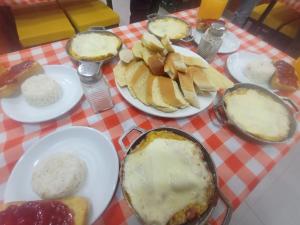 Makanan di atau berdekatan hotel