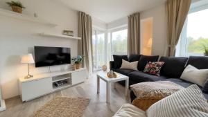 TV a/nebo společenská místnost v ubytování Strandhaus-Nordseebrandung-Fewo-A2-3