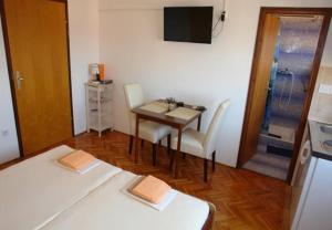 Posteľ alebo postele v izbe v ubytovaní Apartments Ognjen