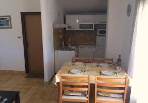 Kuchyňa alebo kuchynka v ubytovaní Apartments Ognjen