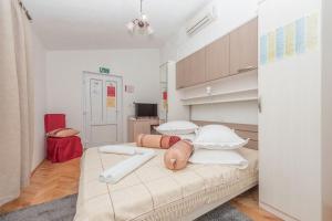 Postel nebo postele na pokoji v ubytování Apartments and Room Goran