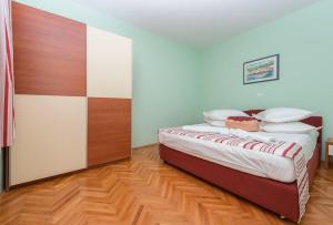 Postel nebo postele na pokoji v ubytování Apartments and Room Goran
