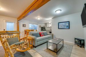 TV i/ili multimedijalni sistem u objektu Updated Home with Mtn Views 8 Mi to Snowbird Resort