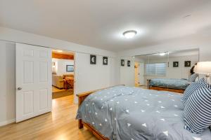 Krevet ili kreveti u jedinici u okviru objekta Updated Home with Mtn Views 8 Mi to Snowbird Resort