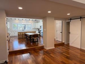 Afbeelding uit fotogalerij van Love at First Sight Retreat Luxury 4 bed 4 bath near DC Family Home in Annandale