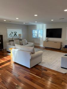 Afbeelding uit fotogalerij van Love at First Sight Retreat Luxury 4 bed 4 bath near DC Family Home in Annandale