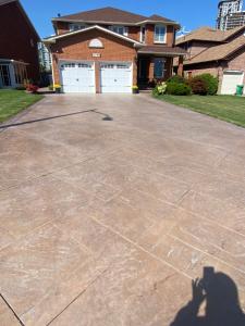 una sombra de una persona tomando una foto de una entrada en F3 Spacious room with 2 queen beds and TV, en Mississauga 4 fotos más