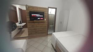 Μια τηλεόραση ή/και κέντρο ψυχαγωγίας στο Hospedagem Sonho Meu