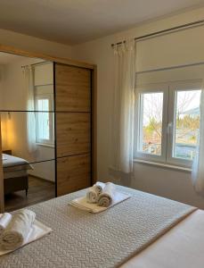 Postel nebo postele na pokoji v ubytování Seaview House Fiore Paklenica