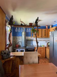 Η κουζίνα ή μικρή κουζίνα στο Casa Guiselle con estacionamiento