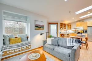 Η κουζίνα ή μικρή κουζίνα στο 2 Mi to UO Cozy Retreat in Eugene!