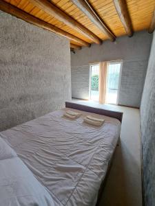 a bedroom with a bed with two towels on it at Escapada perfecta con pileta privada- 2 personas in Ciudad Lujan de Cuyo