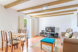 a living room with a table and a couch at Vila Pitaias in Estreito da Calheta