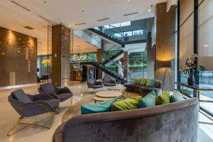 Posezení v ubytování Hotel AYOLA Lippo Cikarang