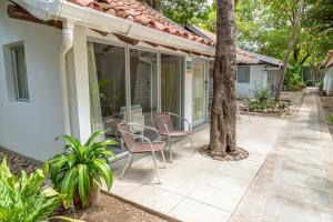 Un jardín fuera de Hotel Irotama Bungalows & Bohios