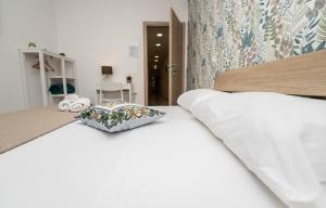 Central Room 128L客房内的一张或多张床位