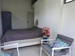 Postel nebo postele na pokoji v ubytování Maison bien équipée avec Clims Netflix Lave Vaiselle Belles Rivieres à 4km