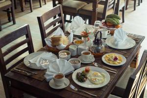 Makanan di atau berdekatan hotel