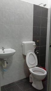 Ένα μπάνιο στο Adia's homestay jengka +4 φωτογραφίες