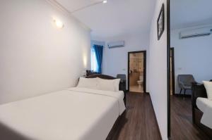 Postel nebo postele na pokoji v ubytování A25 Hotel - Đội Cấn 1