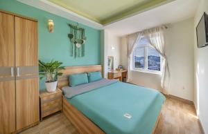 Postel nebo postele na pokoji v ubytování Vanilla Dalat Hotel