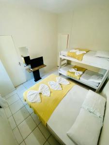 Katil atau katil-katil dalam bilik di Felicità Praia Hotel