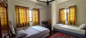 Postel nebo postele na pokoji v ubytování Private TTDI Villa Pool & BBQ, Pingpong table, 6BR, Sleeps 25pax and family friendly + 74 fotografií