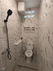 a white bathroom with a toilet in a room at Naomi Villa Tawangmangu in Tawangmangu +27 photos