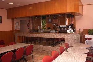 Area lounge atau bar di Residencia Porta Nova