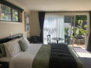 Ένα ή περισσότερα κρεβάτια σε δωμάτιο στο March Apartments