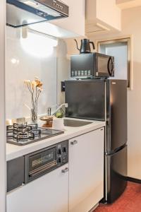 Köök või kööginurk majutusasutuses Apartment Hotel 11 Shinsaibashi Amemura