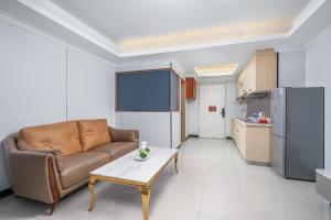 Guangzhou Youke Serviced Apartment1min to Line5 Taojin STN-Free shuttle bus during the Canton Fair的厨房或小厨房