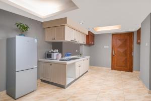 Guangzhou Youke Serviced Apartment1min to Line5 Taojin STN-Free shuttle bus during the Canton Fair的厨房或小厨房