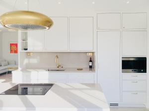 Afbeelding uit fotogalerij van Charmig Villa Från 1918 Med Solig Altan in Stockholm +31 foto's