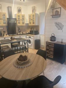 Η κουζίνα ή μικρή κουζίνα στο Appartement près de la Citadelle +8 φωτογραφίες