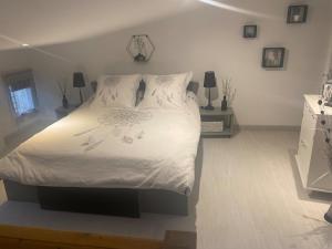 Ένα ή περισσότερα κρεβάτια σε δωμάτιο στο Appartement près de la Citadelle