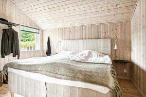 En eller flere senge i et værelse på Sanctuary By Lammefjorden With Unique View + 24 billeder