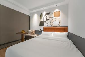 Postel nebo postele na pokoji v ubytování Mcsrh Hotel-Changsha Yuanjialing