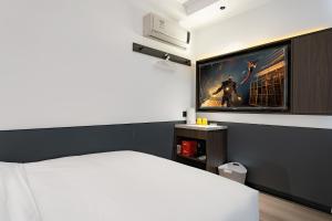 Postel nebo postele na pokoji v ubytování Mcsrh Hotel-Changsha Yuanjialing
