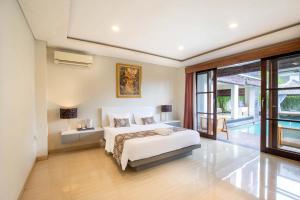 Ένα ή περισσότερα κρεβάτια σε δωμάτιο στο The BALIem Villa +251 φωτογραφίες