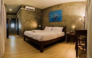 Postel nebo postele na pokoji v ubytování วิลลา วาดี แม่กำปอง Villa Vadee Maekampong