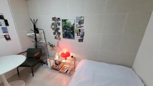 Postel nebo postele na pokoji v ubytování Jackson House #Sinchon #Ewha #Hongdae