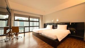 Postel nebo postele na pokoji v ubytování Hotel Maya Kuala Lumpur City Centre