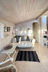 Ένα ή περισσότερα κρεβάτια σε δωμάτιο στο Family-Friendly Summer House Near The Beach