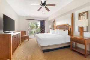 Postel nebo postele na pokoji v ubytování Hilton Vacation Club Aqua Sol Orlando West