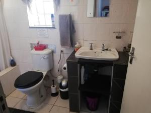 Ένα μπάνιο στο Serenity Guesthouse