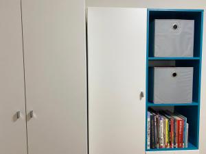 Knihovna v apartmánu